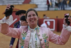 ANA RITA EM OMBROS