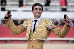 PACO UREÑA ORELHA NO ULTIMO.