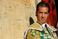 CÉSAR JIMÉNEZ REGRESSA A PORTUGAL A 25 DE ABRIL