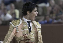 DIVERTIDO FESTIVAL EM TALARRUBIAS (Badajoz) ORELHA PARA JUANITO