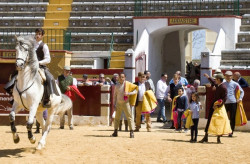 PEÑA TAURINA LUÍS REINA COMEMORA 40 ANOS DE EXISTÊNCIA.