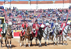 As imagens da corrida de toiros na Praça Daniel Nascimento