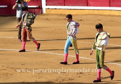 Todos a ombros na 2ª do abono de Badajoz 23-06-2016 