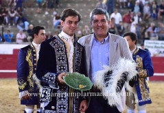 Troféu para Francisco Palha, na VI Corrida da Pêra Rocha