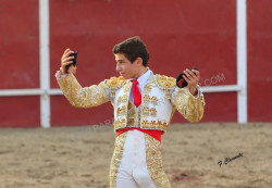 DIOGO PESEIRO EM OMBROS