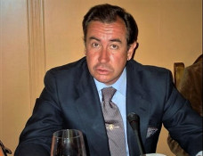 Andrés Caballero ,apodera Marta Pimenta