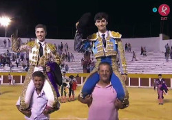  JOÃO D'ALVA A OMBROS EM VILLANUEVA DEL FRESNO