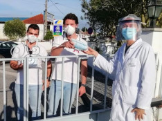 Doação de alimentos  do  Grupo de Forcados Amadores do Cartaxo