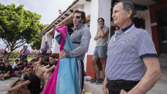  Maestro Eloy Cavazos,com os novilheiros de certame 