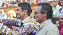 Hoje desde Alicante corrida Homenagem à o malogrado toureiro José María Manzanares