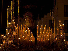PALHA BLANCO - 120 ANOS DE HISTÓRIA SIMBOLIZADA COM DESFILE À LUZ DAS VELAS