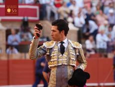 Álvaro Lorenzo cortou orelha na terceira do abono de Sevilha,
