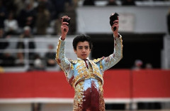Março Pérez sai em ombros e Arles 