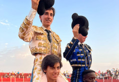 JOÃO MEXIA. DUAS ORELHAS E RABO em LOS GUADALPERALES (Badajoz) 