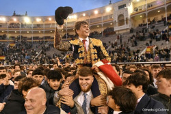 Porta Grande ontem em Madrid para Álvaro Serrano
