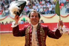 JOÃO SALGUEIRO SUSPENDE A TEMPORADA