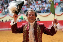 JOÃO SALGUEIRO SUSPENDE A TEMPORADA