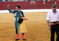 JOÃO MARTINS ALUNO DA ESCOLA JOSÉ FALCÃO, SAIU A OMBROS EM ALALPARDO