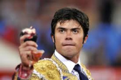 FERMIN RIVERA ORELHA NO QUINTO NA 4ª DA PRAÇA MÉXICO