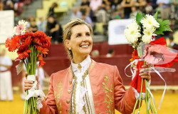 ATUAÇÃO DE ANA BATISTA NOMEADA PARA A MELHOR DO ANO NO SITE MUNDOTORO