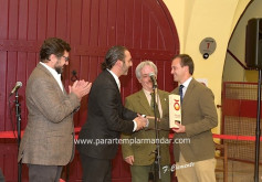 Entrega do Troféu ao Grupo de Forcados triunfador na temporada do Campo Pequeno outorgado pelo restaurante Volapié e pelo Farpas