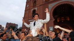 Juan del Álamo em ombros em Madrid