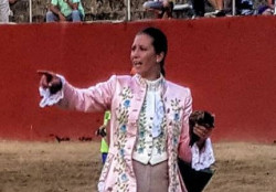 Ana Rita 4 orelhas em El Tiemblo