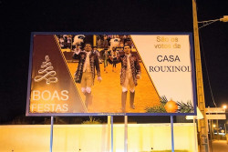 Painéis publicitários promovem Casa Rouxinol