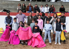 Niños aficionados españoles torean en Portugal
