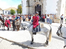 Cavaleira Soraia Costa entronizada Romeira de S. Martinho