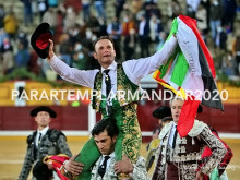 António Ferrera em ombros, na sua encerrona, em Badajoz