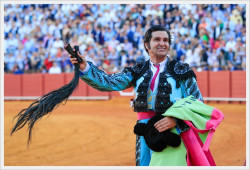 Morante de la Puebla e Victorino Martín, vencedores da temporada taurina de sevilhana 2023.