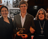 Borja Jiménez recebe o prêmio de vencedor da temporada de 2024 em Portugal.