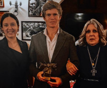 Borja Jiménez recebe o prêmio de vencedor da temporada de 2024 em Portugal.